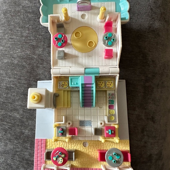 Polly pocket Pizza Parlour 1993 - Picture 2 of 3